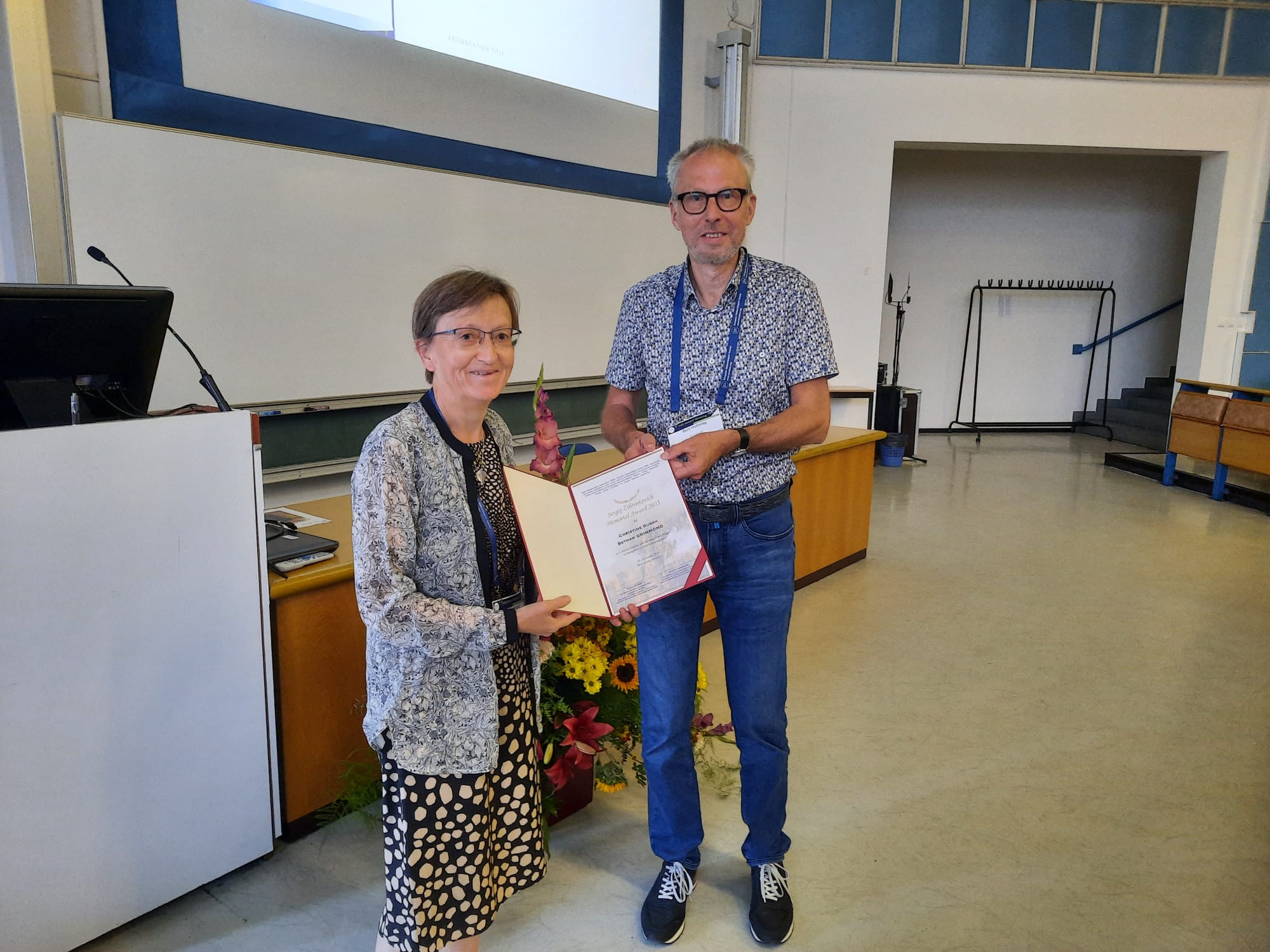 SueGrimmondreceivingaward